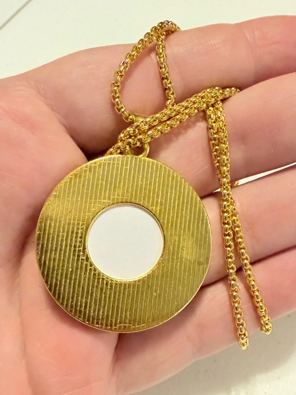 N/A elegant gold